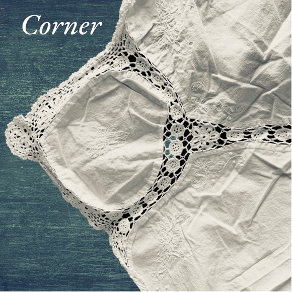 Large Vintage Tablecloth White Lace Crochet Buffet / Party / Formal Dining - Picture 2 of 13